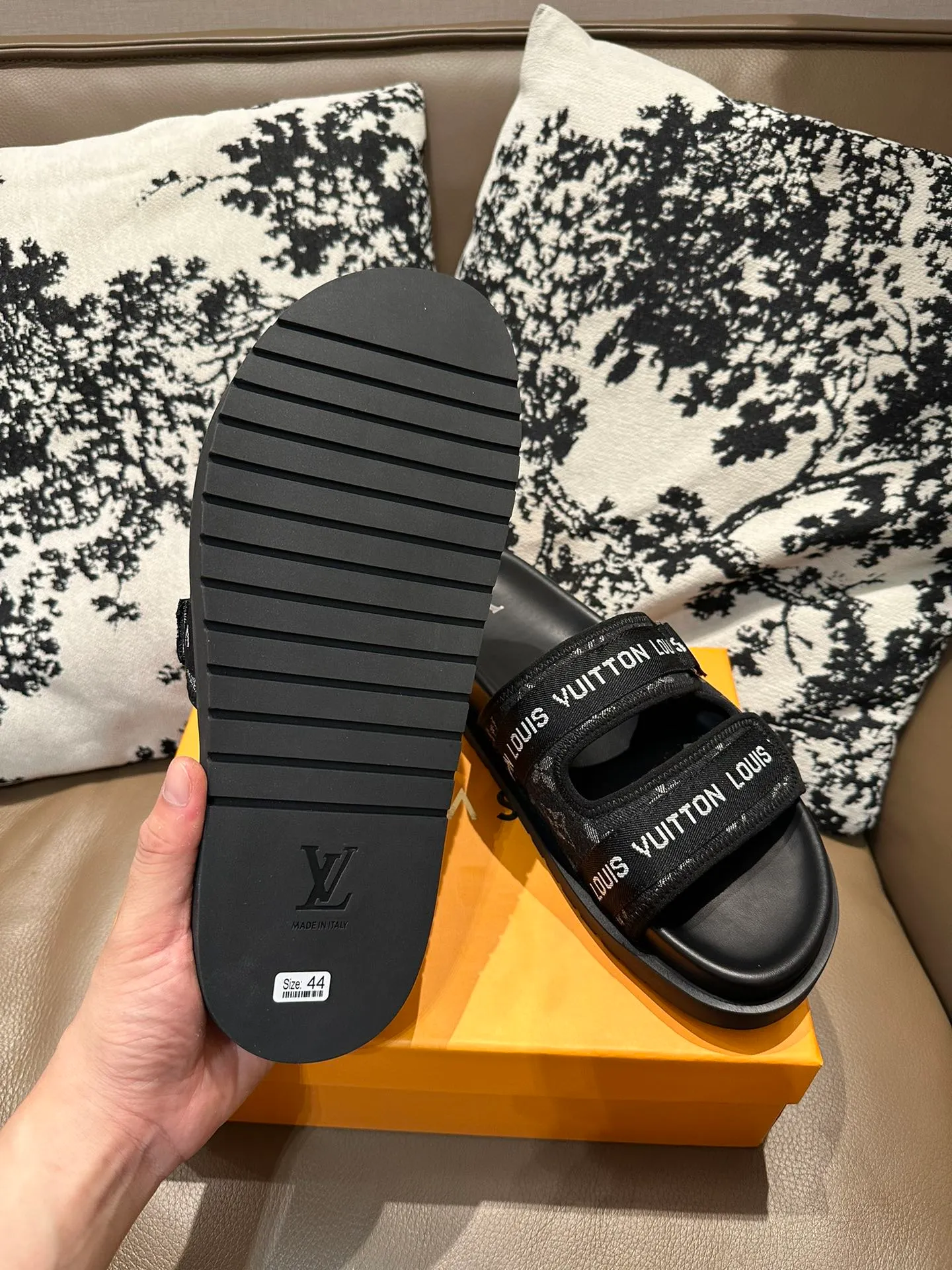 Men's shoes 💰360💰 LV flip flops, cowhide surface, sheepskin lining, size 36-46